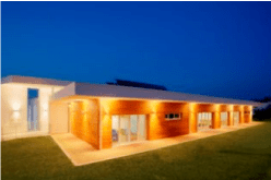 Un'immagine che ritrae casa, proprietà, prato, progetto e cortile.