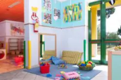 Un'immagine che ritrae design d'interni, pavimentazione, pavimento, soffitto e camera.